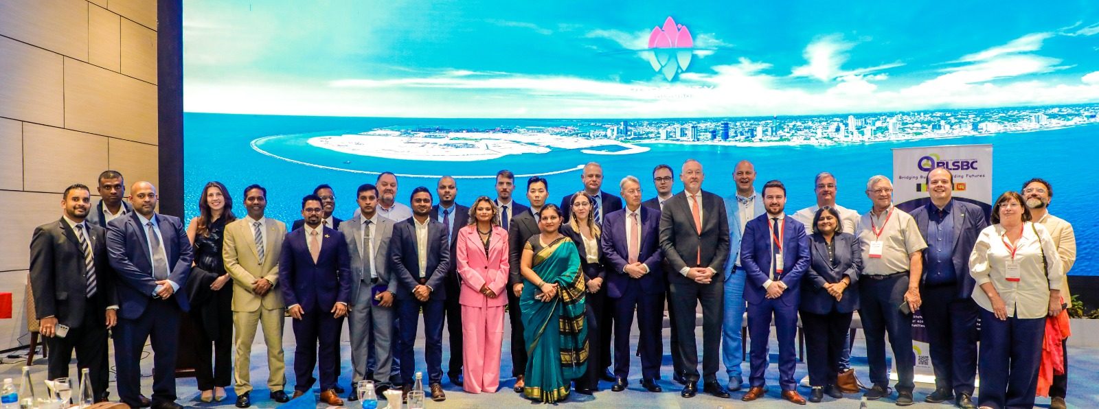 The Belgian and Luxembourg delegation with their Sri Lankan hosts on stage in Colombo